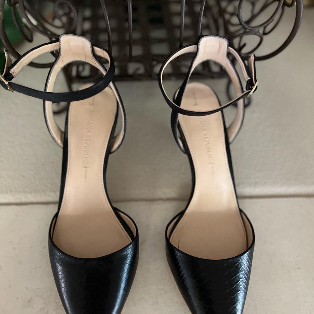 Elegant Black Women's Kitten Heels Banana Republic Makala size 6.5 - Picture 5 of 7